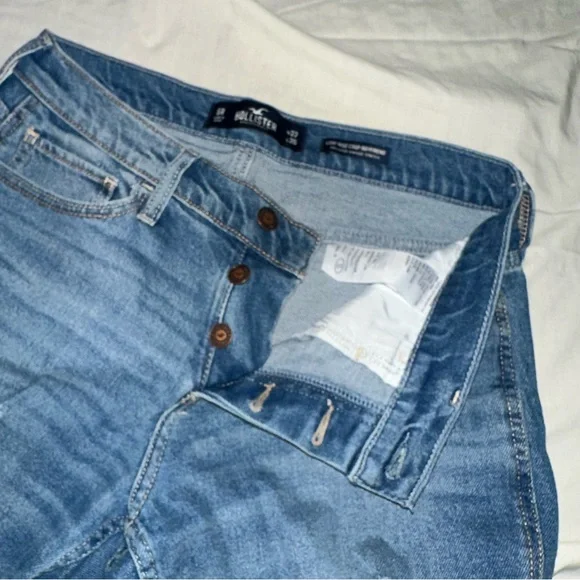 Hollister Low-Rise Crop Boyfriend “Hollister Vintage Stretch” Distressed Jeans - Picture 15 of 16
